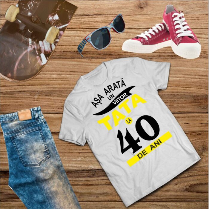 Tricou alb cu mesaj amuzant și accesorii