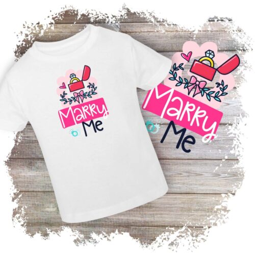 Tricou alb cu design Marry Me romantic.