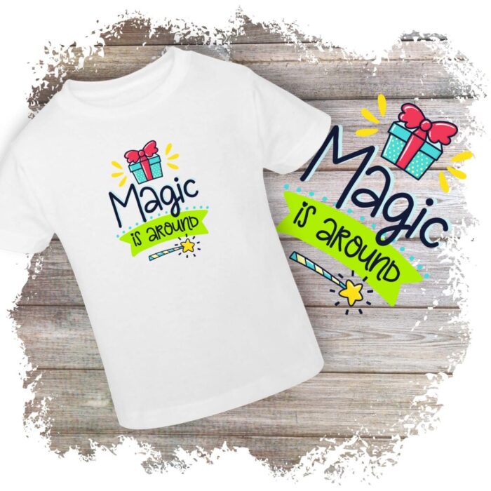 Tricou alb cu mesaj Magic is around.