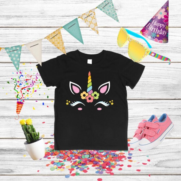 Tricou aniversar unicorn colorat pentru copii.