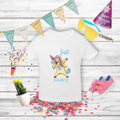 Tricou cu unicorn pentru petrecere de aniversare.