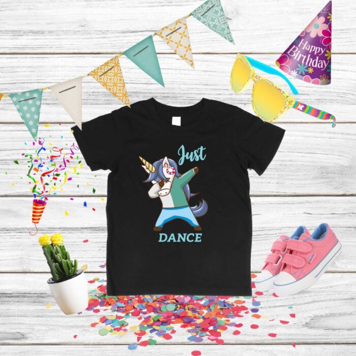 Tricou de aniversare cu unicorn și confetti.