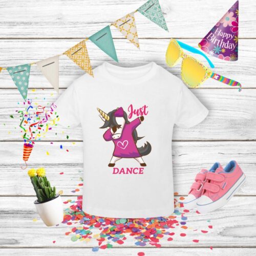 Tricou pentru copii cu unicorn dansator colorat.