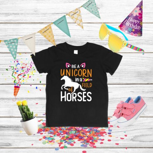 Tricou negru cu mesaj unicorn pentru copii.