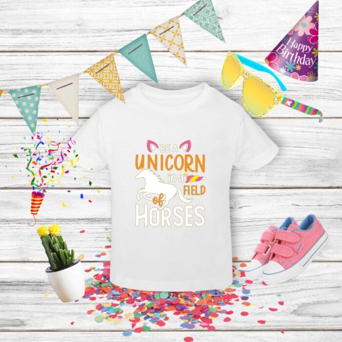 Tricou aniversar unicorni decor colorat vesel