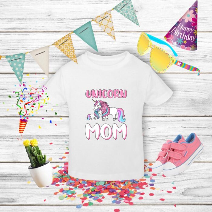 tricou unicorn mom cu accesorii de petrecere colorate