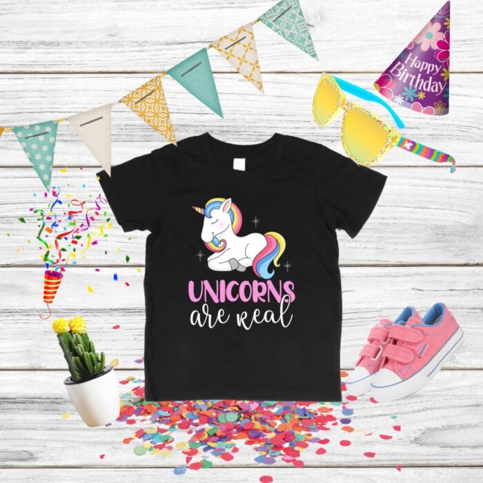 Tricou negru cu unicorn pentru copii colorat