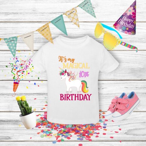 Tricou aniversar alb cu unicorn colorat. - personalizat